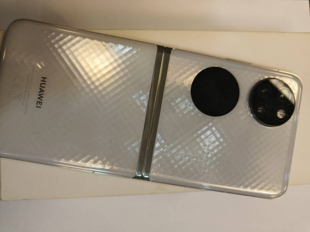 Hibs Huawei P50 Pocket 