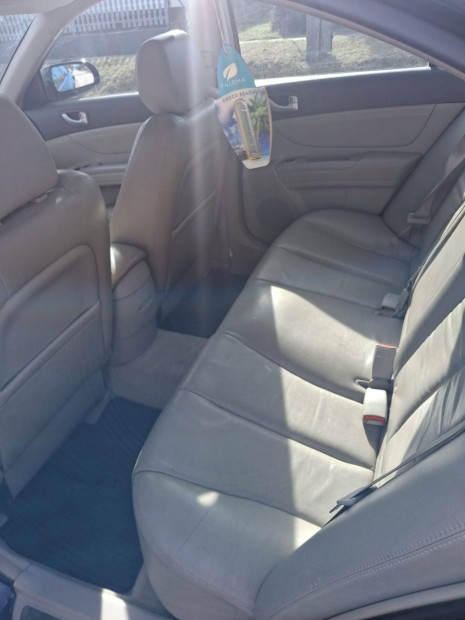 Hib�s Hyundai Sonata