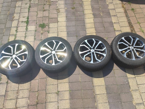 Hibátlan 1 éves Dezent alufelni téli gumival 215/55 R17
