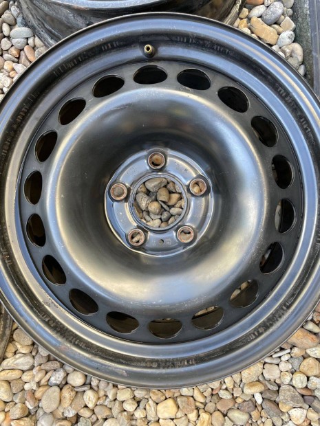 Hibátlan Audi 16" lemezfelnik 5x112 osztóra 66,5 mm középpel