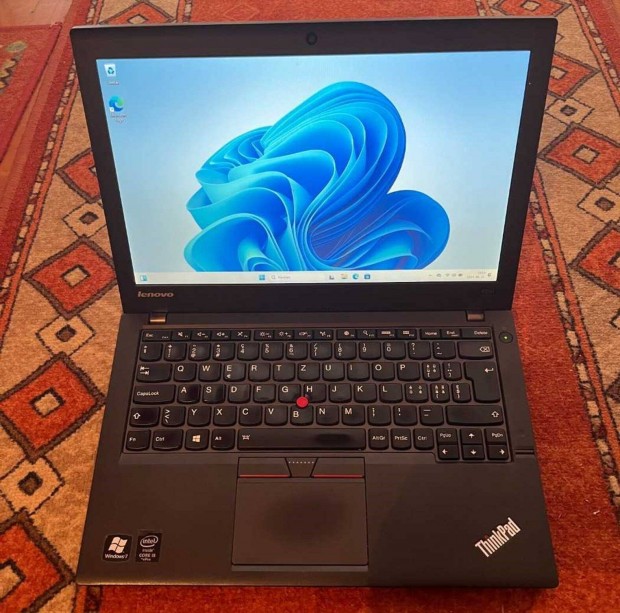 Hibtlan Lenovo x250 laptop i5/8GB/SSD