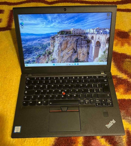 Hibtlan Lenovo x270 laptop i5/8GB/SSD