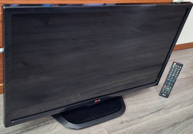 Hibátlan Lg 82cm képátlós LED tv gyári távirányítóval