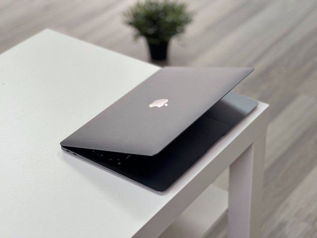 Hibtlan MacBook Air 2020 M1 &#8222;13 256GB 1 V Garancival