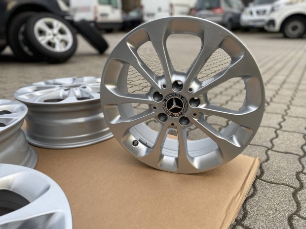 Hib�tlan Mercedes GLA gy�ri 17-os alufelni szett Tpms 5x112