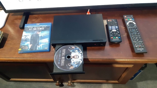 Hibátlan Panasonic DMP-Bdt167EG 3D blu-ray lejátszó +táv + doboza