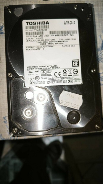 Hibtlan Toshiba 3.5"-os 2TB -os 7200rpm SATA3 DT01ACA200 merevlemez