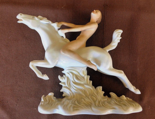 Hibtlan Wallendorf porceln szobor, amazon n lovon