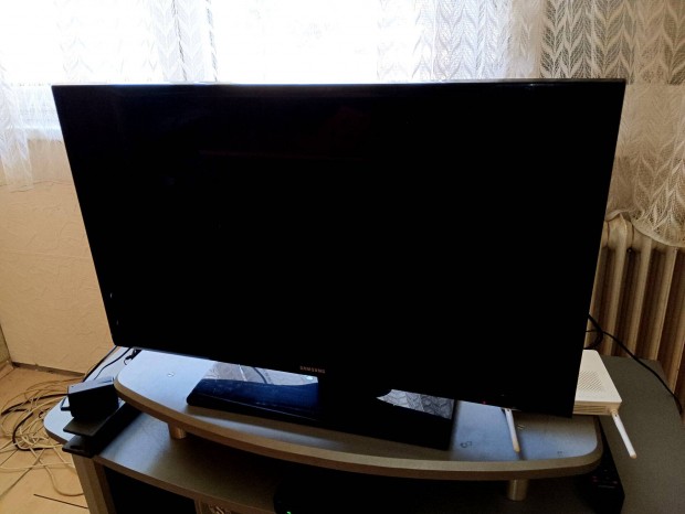 Hibtlan kijelzvel 80 cm Samsung LED TV jszer llapotban
