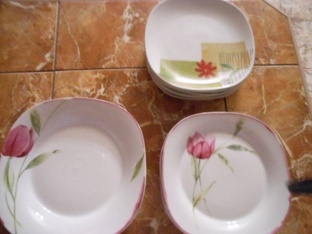 Hibtlan modern szgletes tulipnos porceln tnyr 1db