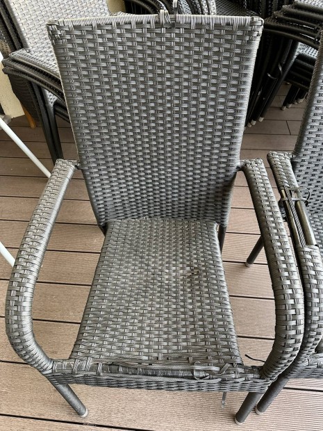 Hib�tlan v�z� sz�kek kisebb rattan szakad�sokkal