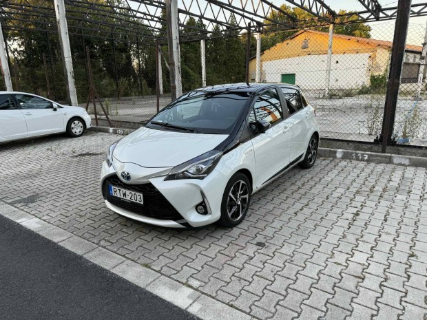Hibrid Toyota Yaris csak 7,000km!!!