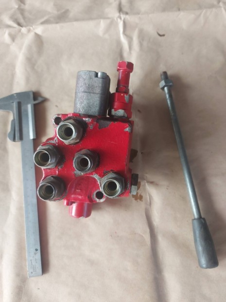 Hidraulika ir�nyv�lt� 