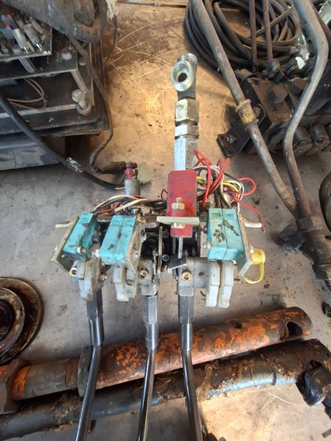 Hidraulikus vez�rl� t�mb, elektronikus