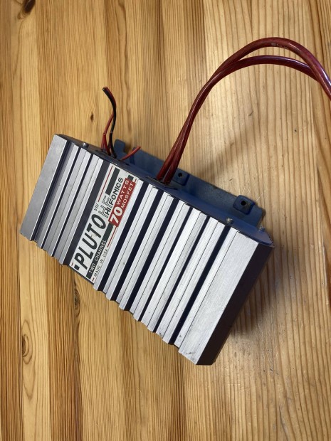 Hifonics Pluto retro regi autos hifi végfok erősito