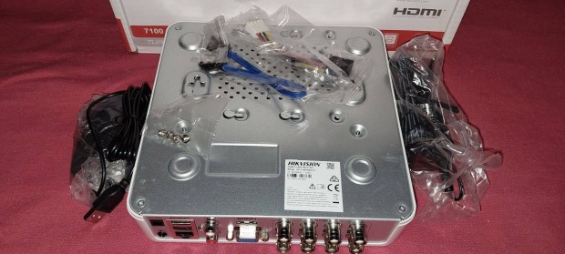 Hikvision 8-csatorns DVR DS-7108Hqhi-K1 Analg s IP rgzt