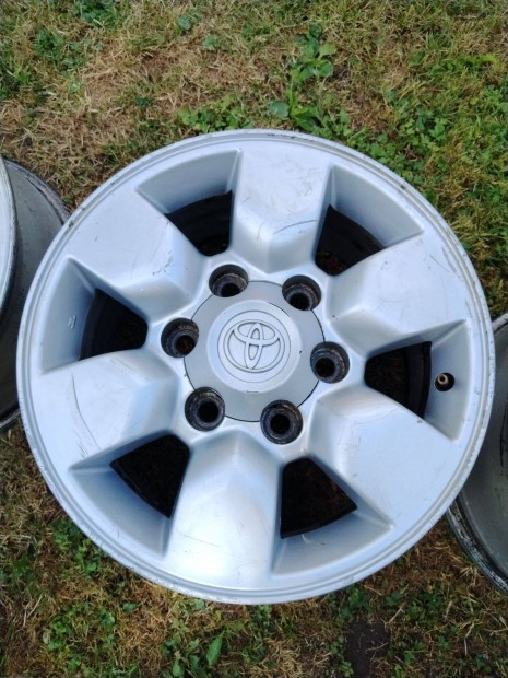 Hilux felni elad