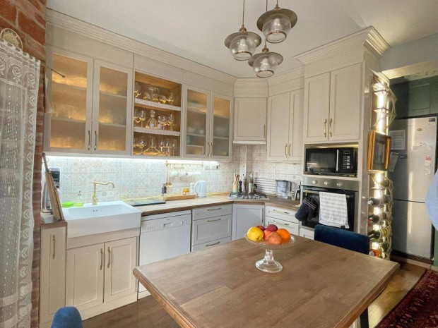 H�mesben fel�j�tott csal�di h�z elad�! 11097