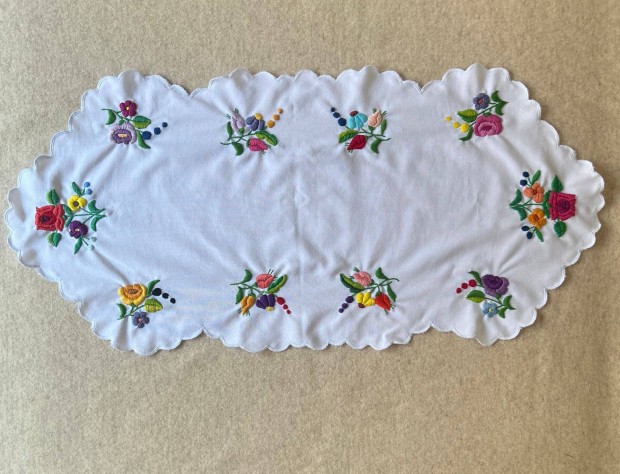 Hímzett terítő Kalocsai ovális futó 35x75 cm (rövidáru)