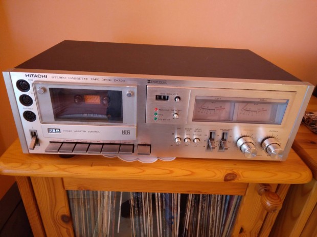 Hitachi D-720 vintage magndeck