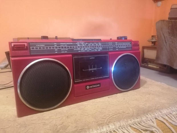 Hitachi TRK 610E boombox magn elad