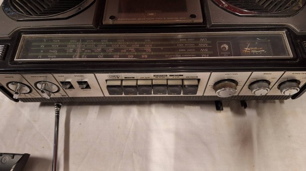 Hitachi TRK-8010K rádiós magnó, boombox radiomagno