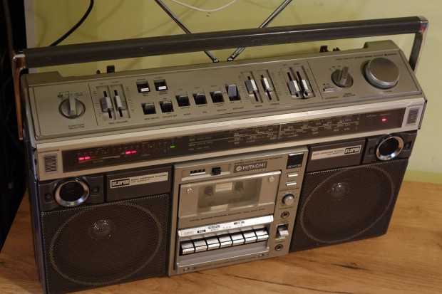 Hitachi boombox