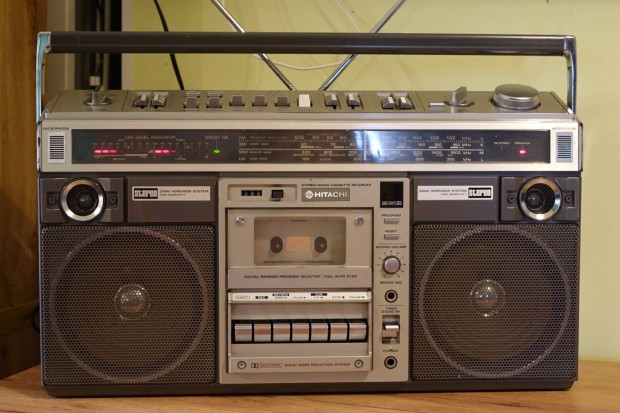 Hitachi trk 8190E boombox