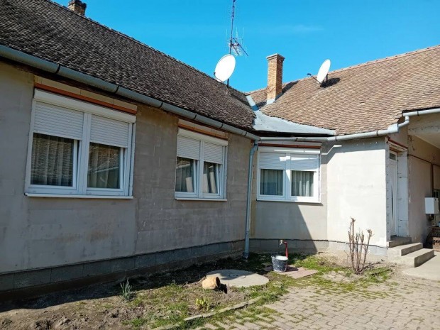 Hmvhely, Sus�nban elad� fel�j�tott csal�di h�z