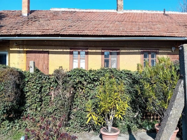 Hmvhely, elad� 2 szob�s, t�gla h�zr�sz a P�lffy utc�ban