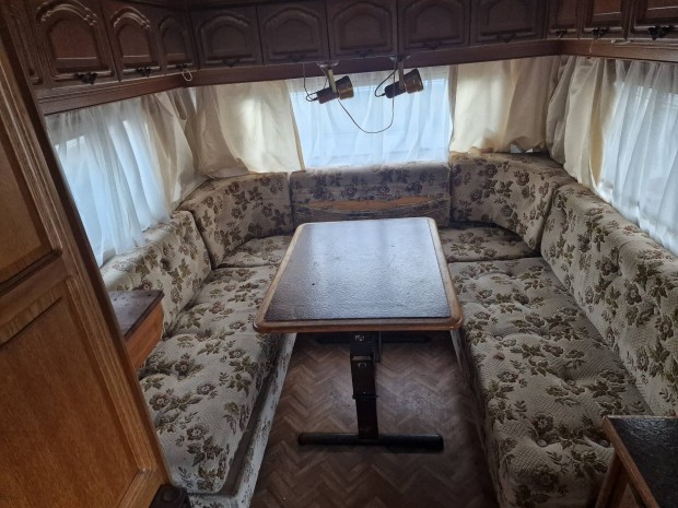 Hobby 425 rvnyes muszakis lakokocsi elosatorral, zuhany,wc,melegviz