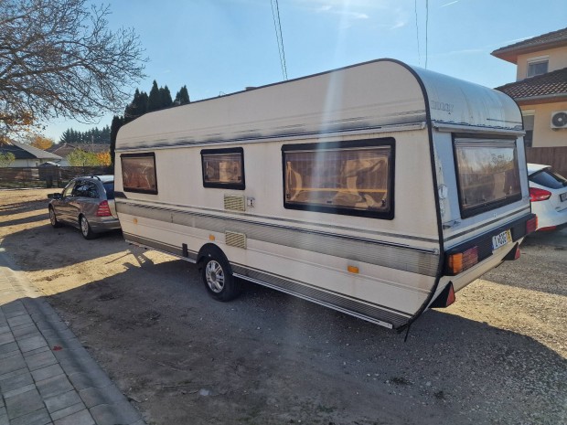 Hobby 545 sszkomfortos lakokocsi (zuhany,wc,melegviz) telepitesre