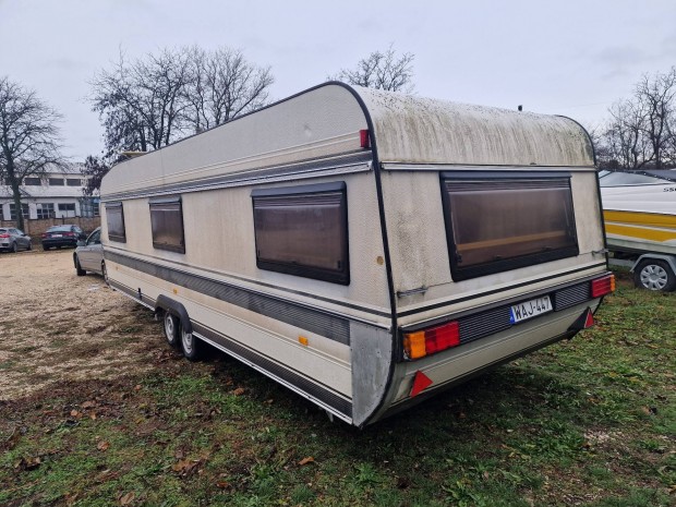 Hobby 750 lakokocsi magyar papiros, akar forgalomba, akar telepitesre