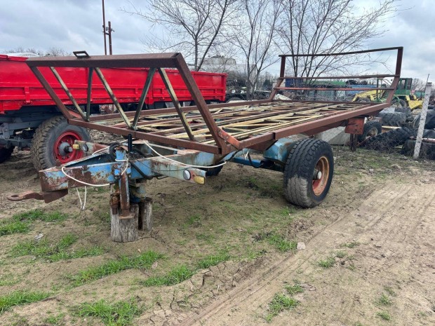 H�dg�p agrov�z Piros rendsz�mos b�lasz�ll�t�