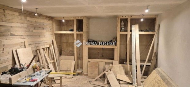 H�dmez�v�s�rhelyi 100 nm-es h�z elad�