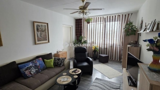 H�dmez�v�s�rhelyi 53 nm-es lak�s elad�