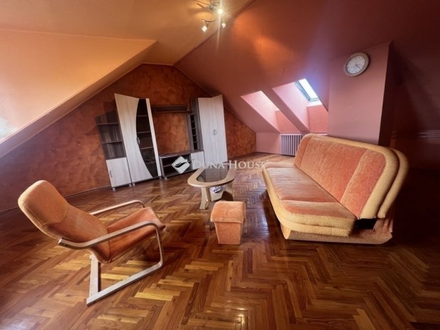 H�dmez�v�s�rhelyi elad� 78 nm-es lak�s