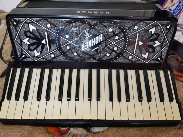 Hohner 120 basszusos tang harmonika