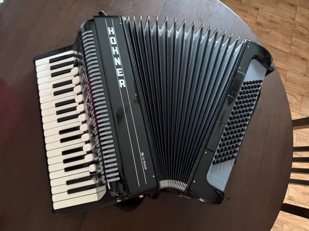 Hohner Amica IV 96 Black tangharmonika