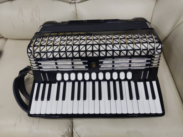 Hohner Atlantic IV De Luxe120 120 basszusos tangoharmonika harmonika 