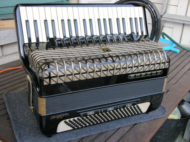 Hohner Atlantic IV deluxe profi 120 b. harmonika tangharmonika