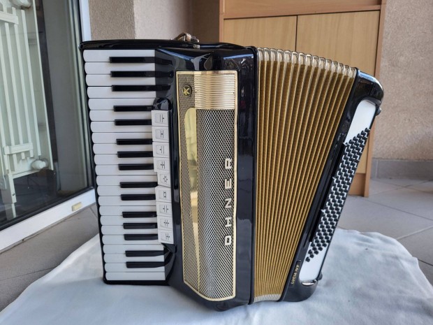 Hohner Lucia IVP 96 basszusos profi harmonika tangharmonika