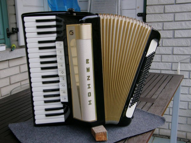 Hohner Lucia IVP jszer 96 bassz. profi harmonika tangharmonika