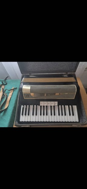 Hohner Lucia lll 96 basszusos harmnika elad