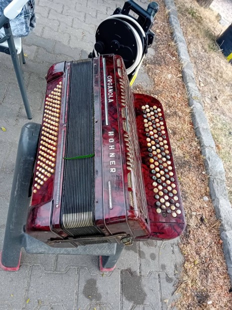 Hohner Organola gombos, 120 basszusos.Győjtői darab. Eladó
