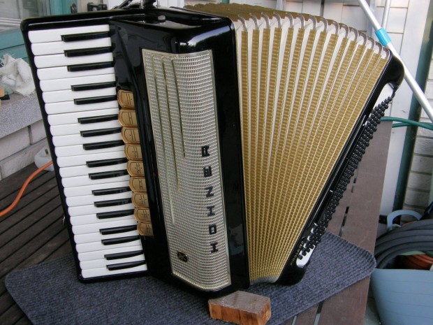 Hohner Pirola IVP 120b. harmonika tangharmonika