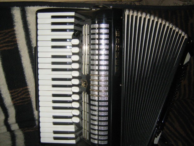 Hohner Sampion 120 basszusos harmonika