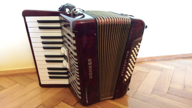 Hohner harmnika 32 basszusos, piros szn