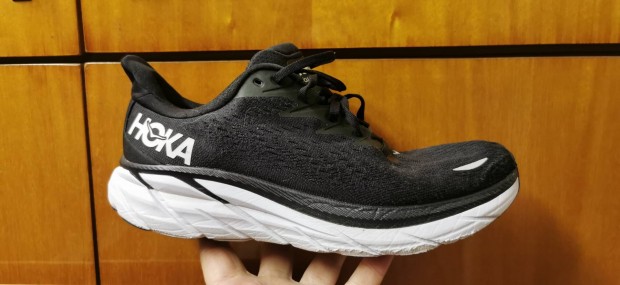 Hoka Clifton 8 fut cip 42.5. 