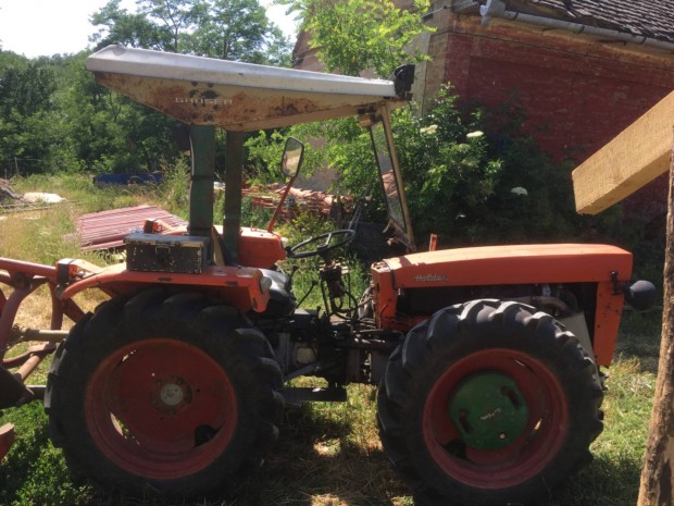 Holder traktor elad